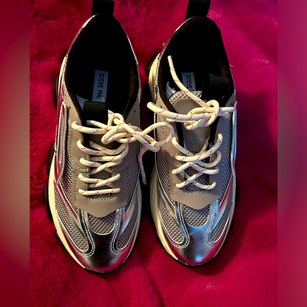 Steve Madden Possession Silver Multi tennis shoes, never worn